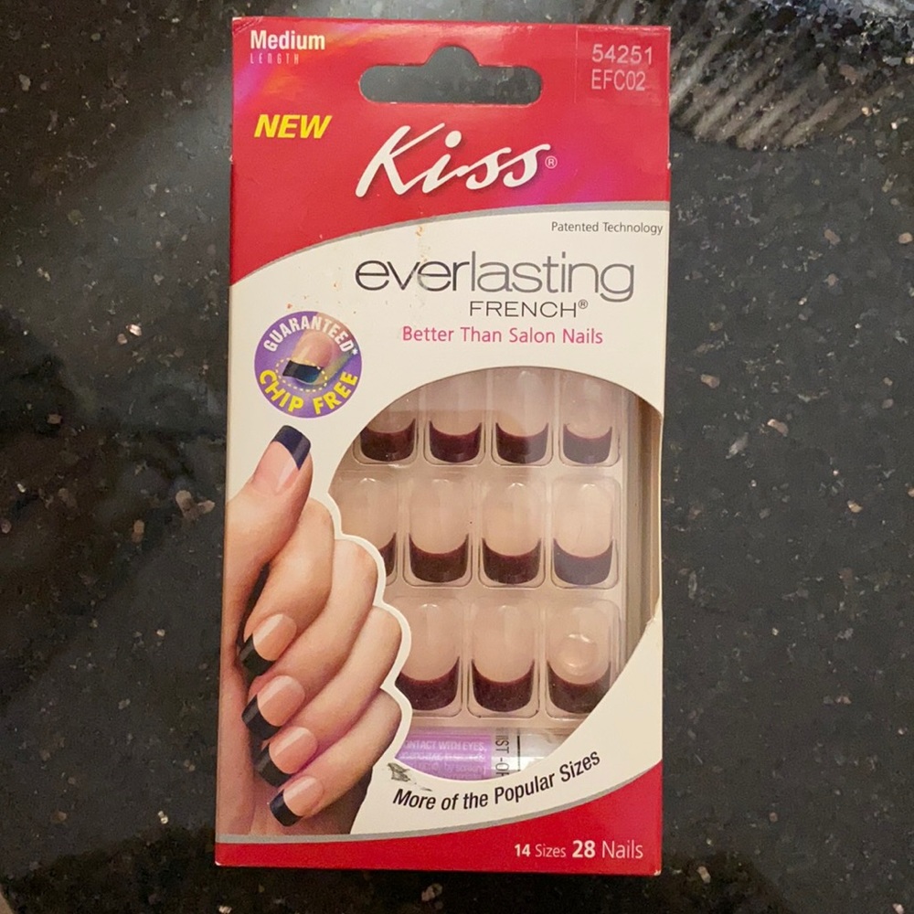 KISS Brand - BRAND NEW Medium length Faux Nails.